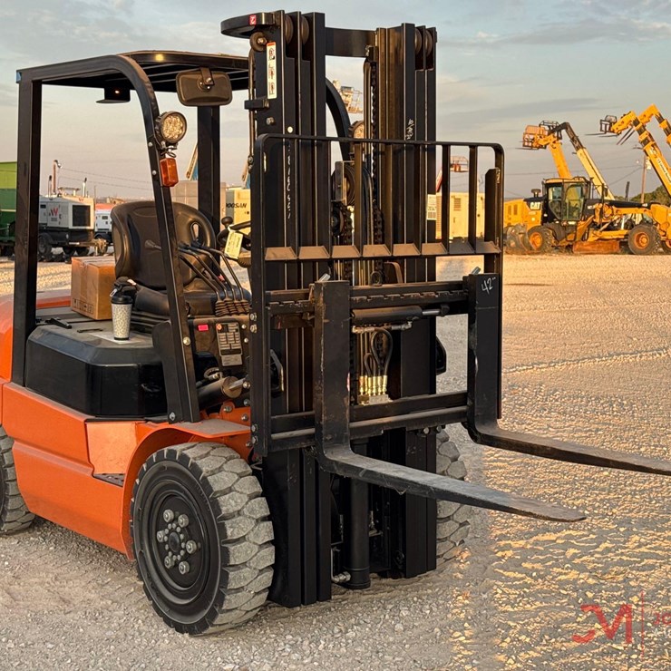 NEW/UNUSED E PICKER MODEL EFL30-189 ELECTRIC FORKLIFT