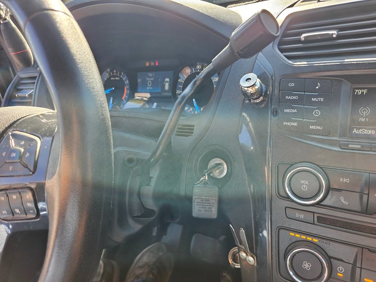 2017-ford-explorer-image-39