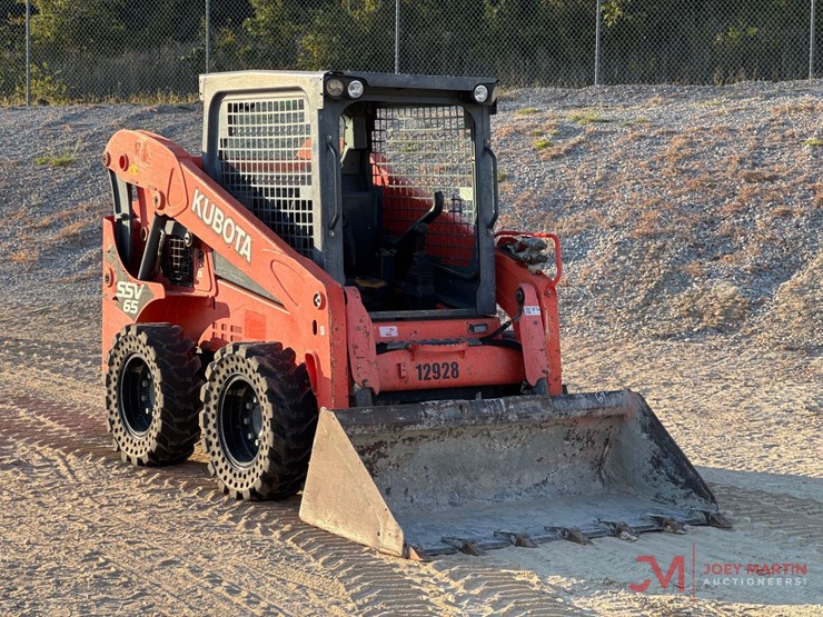 2016-kubota-ssv65-image-1
