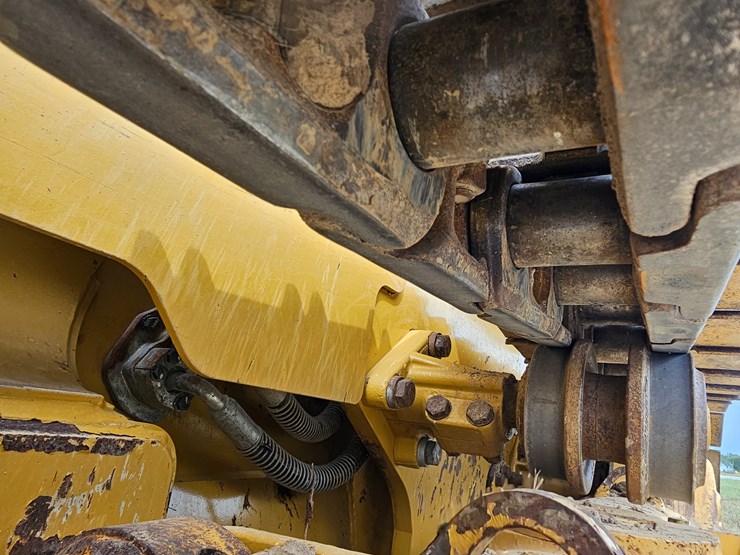 2023-caterpillar-953-image-76