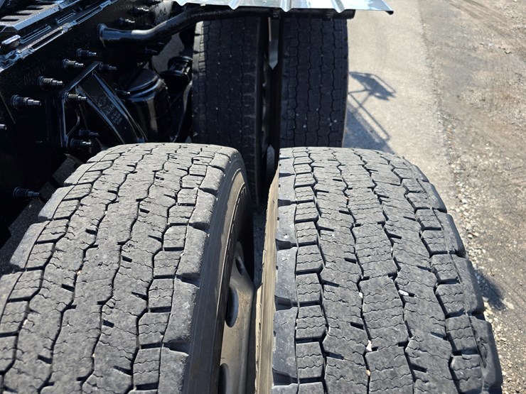 2014-peterbilt-388-image-129