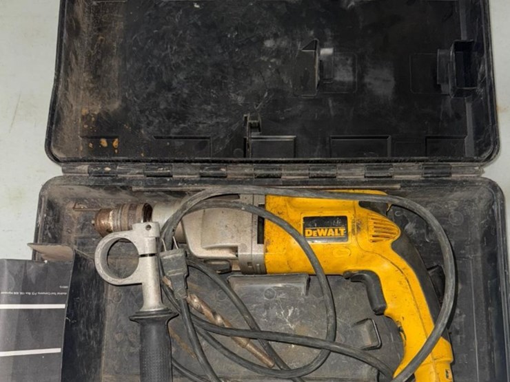 dewalt-hammer-drill-w/-case,-powers-on-image-1