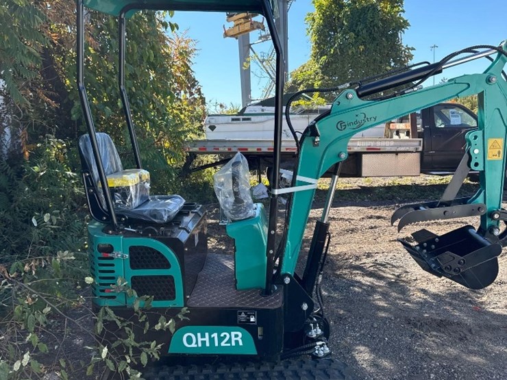 new-cfg-industrial-co-mini-excavator-model-qh12r-image-4