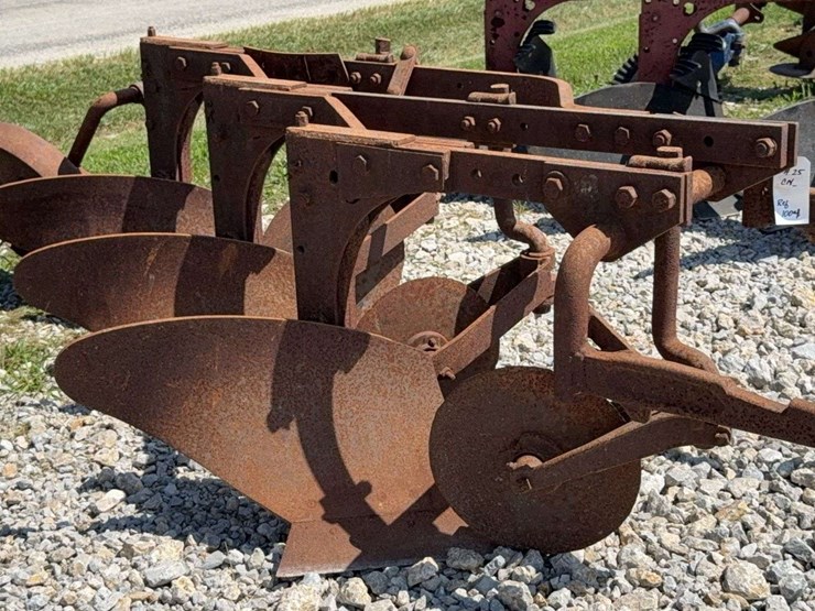 3-bottom-fast-hitch-plow-image-1
