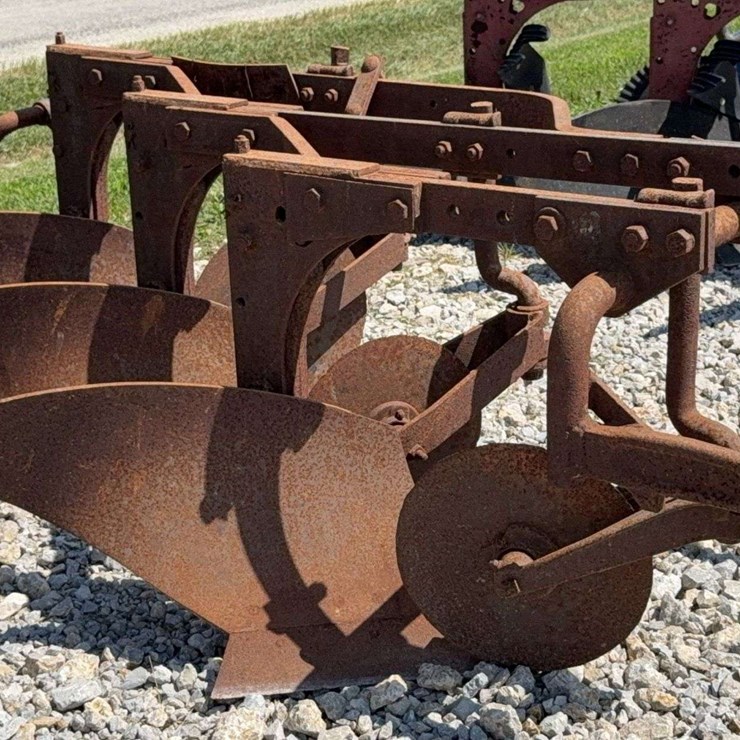 3 Bottom Fast Hitch Plow