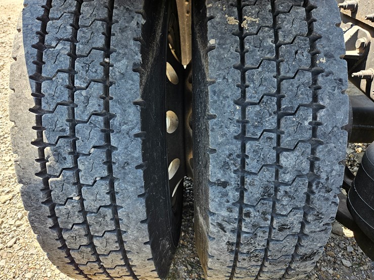 2017-peterbilt-579-image-81