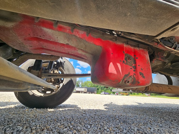 2010-peterbilt-389-image-46