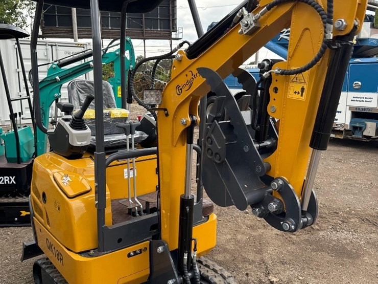 new-cfg-industrial-co-mini-excavator-model-qk18r-image-6