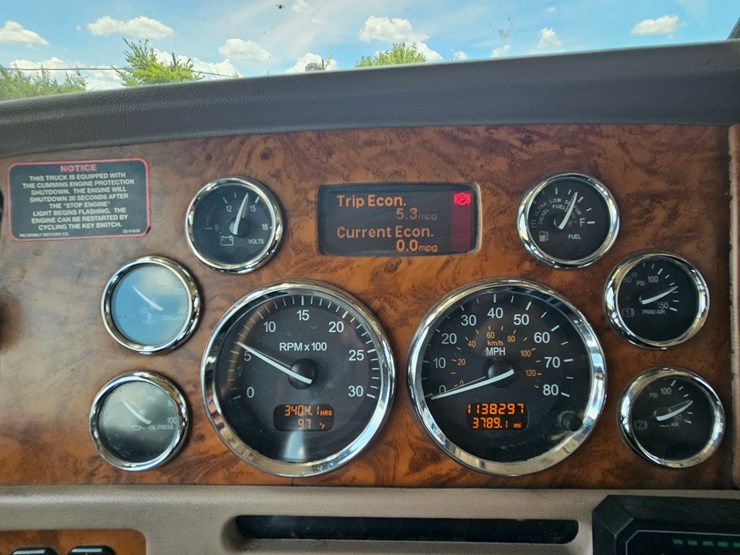 2010-peterbilt-389-image-73