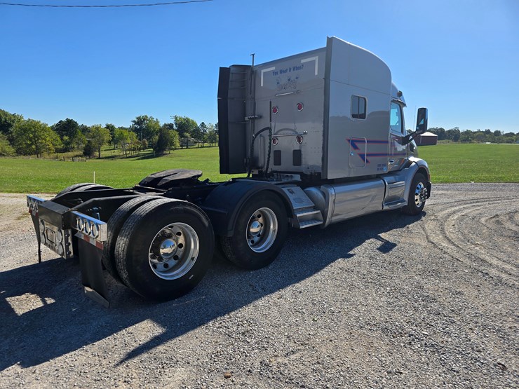 2015-peterbilt-579-image-23