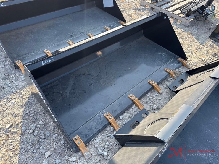 new-iranch70"-tooth-bucket-skid-steer-attachment-image-1