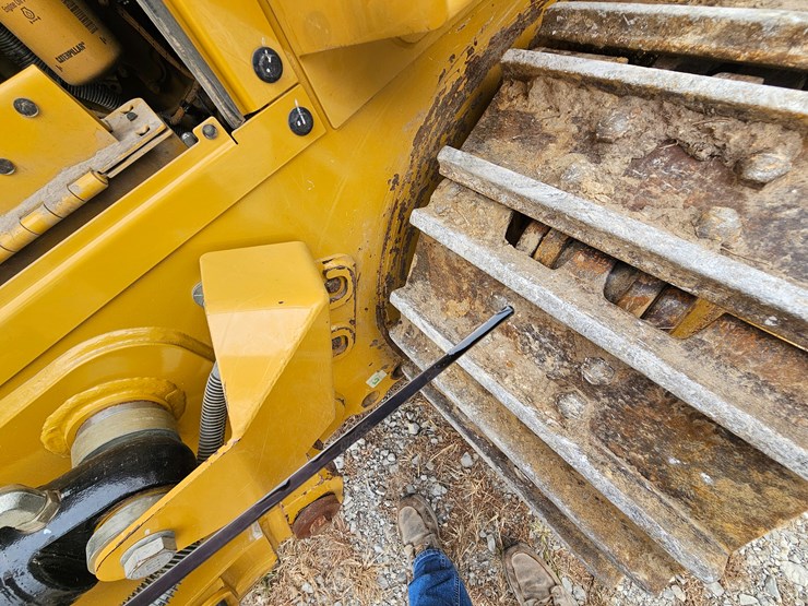 2023-caterpillar-953-image-40