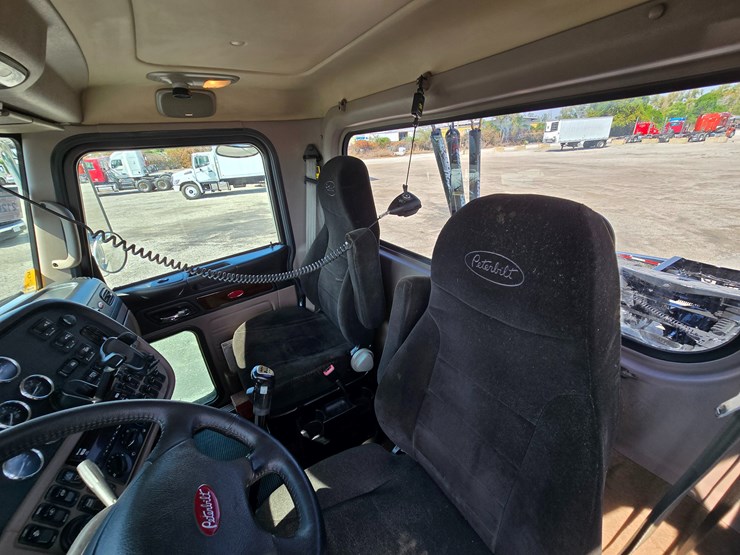 2014-peterbilt-388-image-94