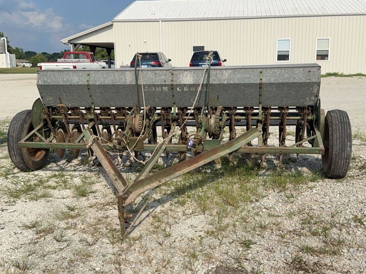 john-deere-model-b-planter-image-6