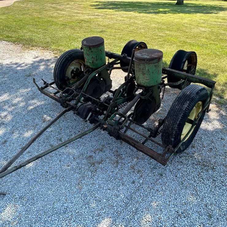 JOHN DEERE 2