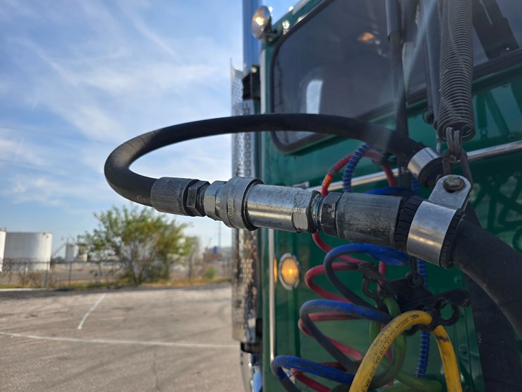 2014-peterbilt-388-image-143