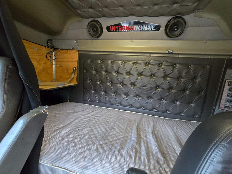 1999-international-9400-image-89