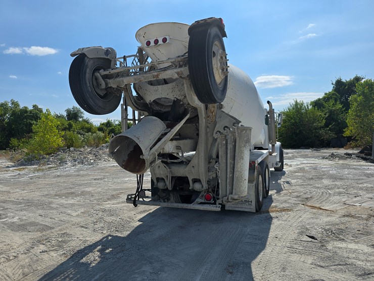 2014-peterbilt-365-image-26