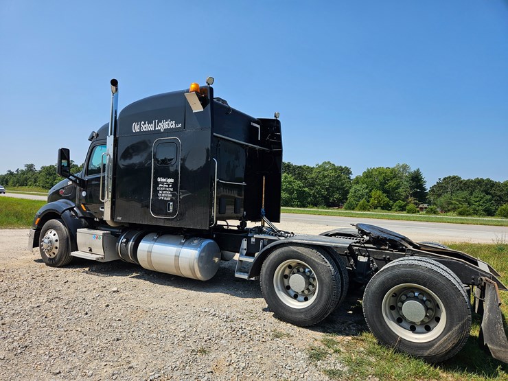 2017-peterbilt-579-image-13