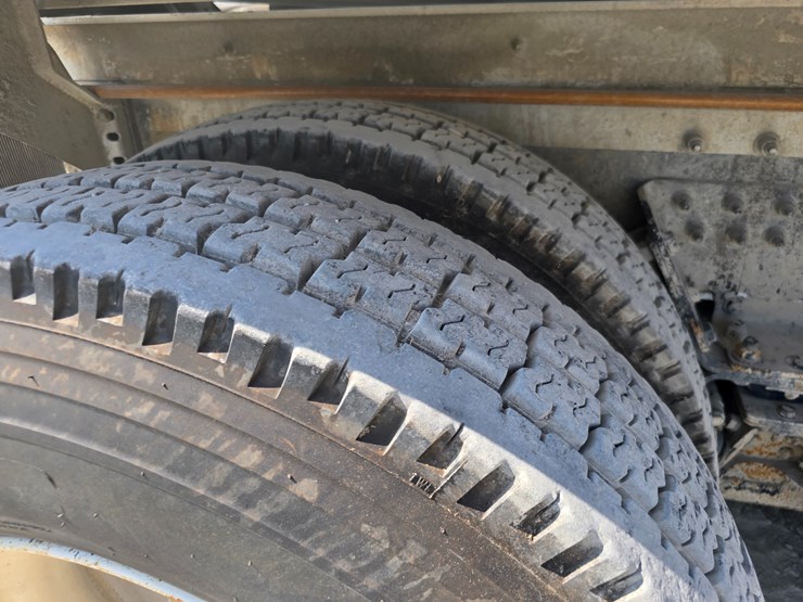 2014-peterbilt-365-image-101