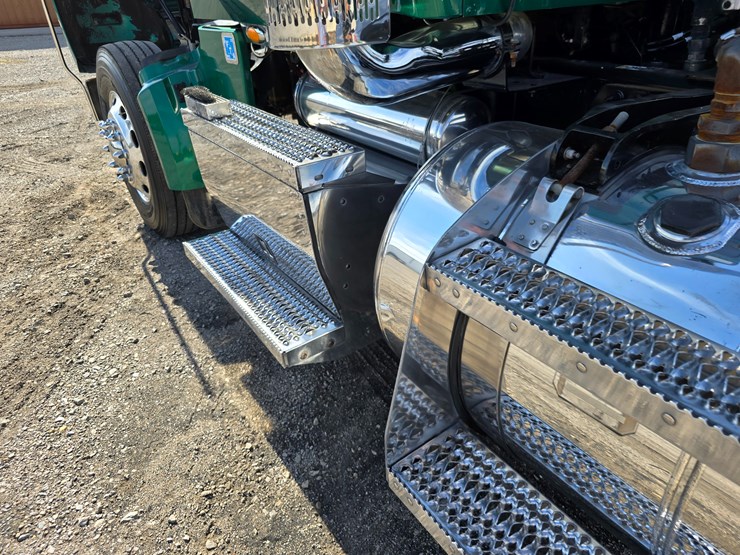 2019-peterbilt-567-image-106