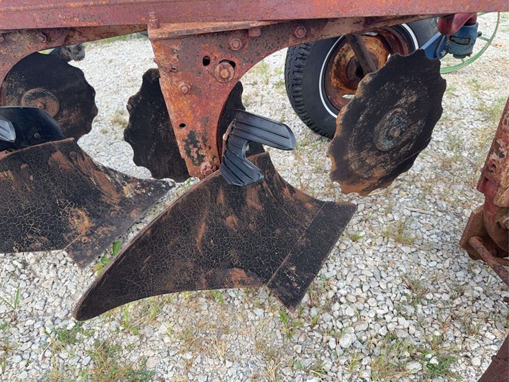 four-bottom-plow-image-19