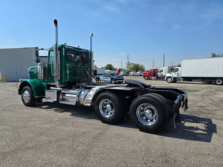 2014-peterbilt-388-image-17