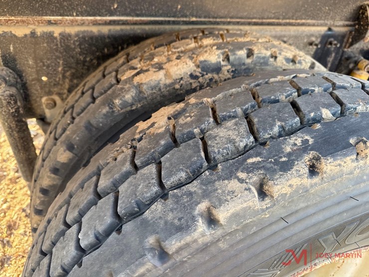 2014-caterpillar-12-image-14