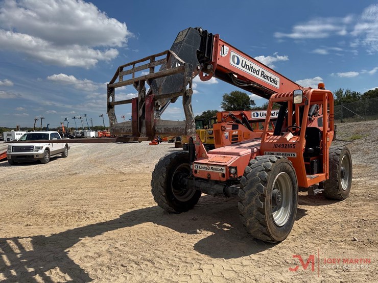 2016-jlg-8042-image-4