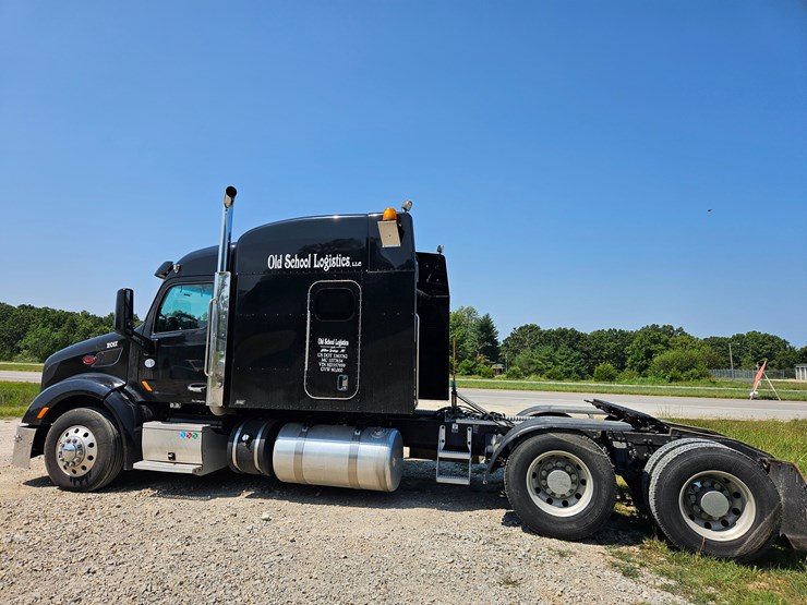 2017-peterbilt-579-image-11