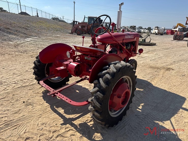 1945-mccormick-deering-farmall-model-b-antique-tractor-image-2
