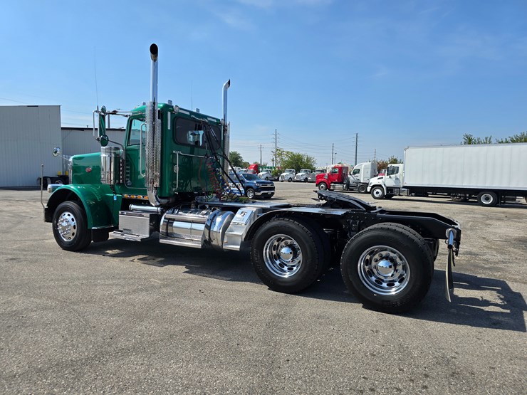 2014-peterbilt-388-image-16