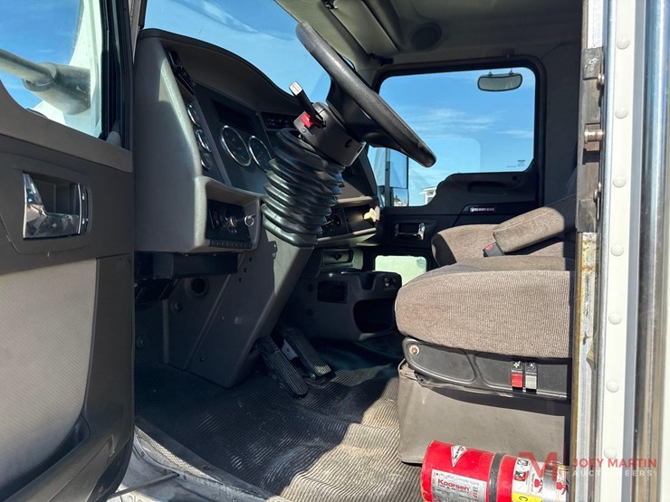 2013-kenworth-t370-image-18
