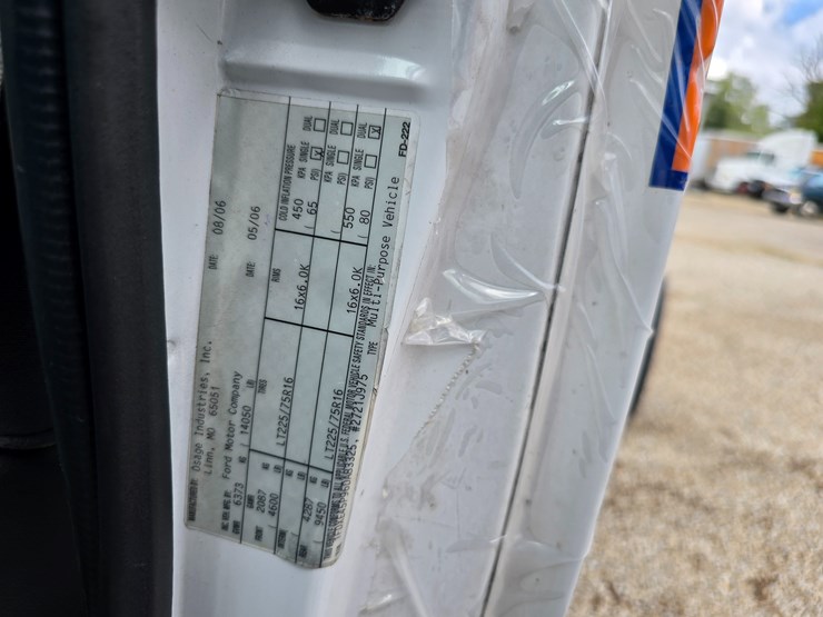 2006-ford-e450-image-37