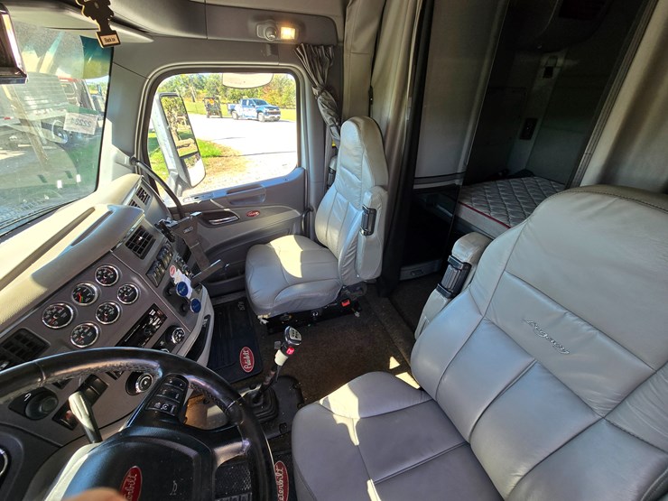 2015-peterbilt-579-image-73