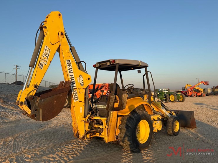 new-holland-b95-image-2