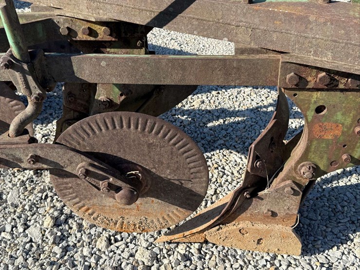 john-deere-4-bottom-pull-type-plow-image-17