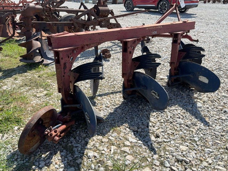 3-bottom-mounted-plow-image-3