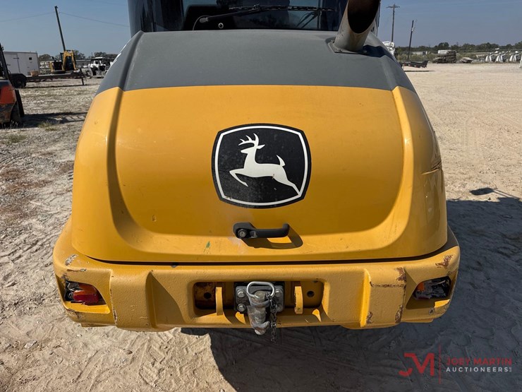 2021-deere-204l-image-10