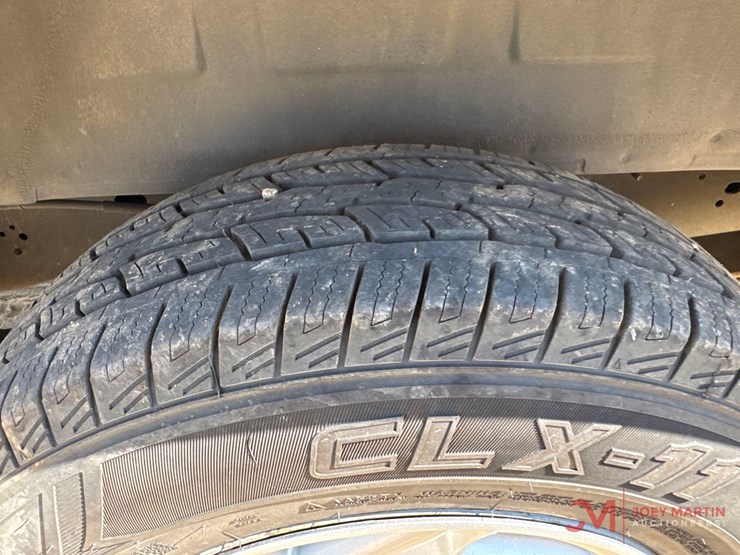 2010-ford-cargo-image-6