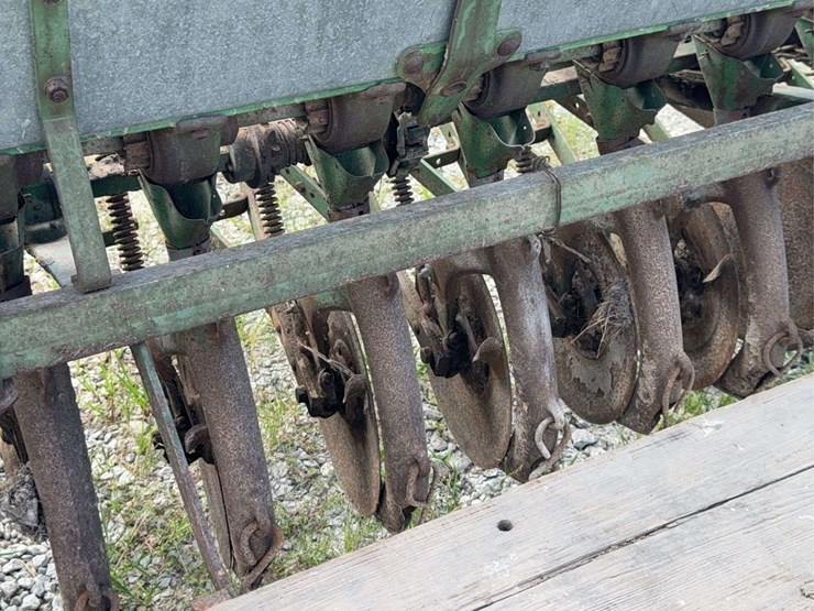 john-deere-model-b-planter-image-24