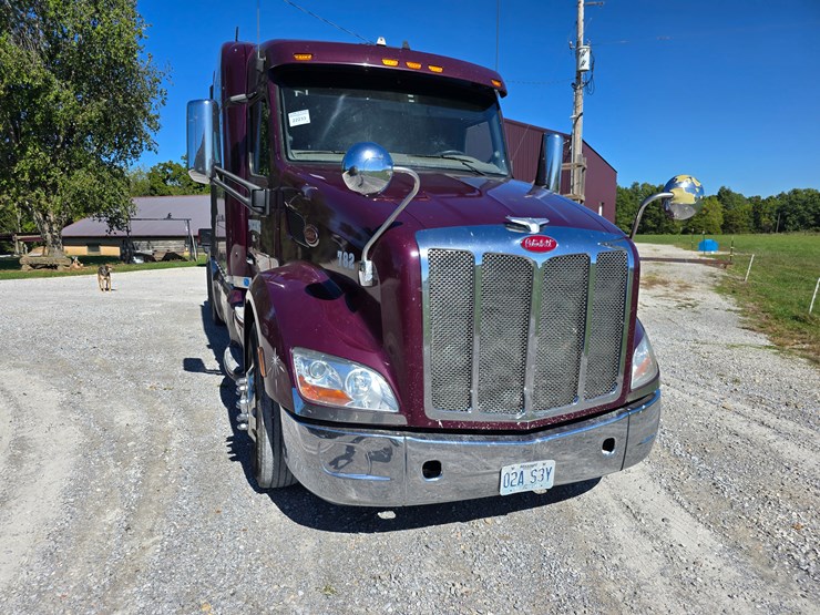2015-peterbilt-579-image-42