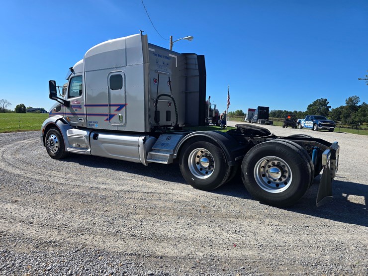 2015-peterbilt-579-image-12