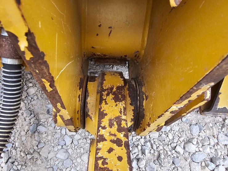 2023-caterpillar-953-image-113