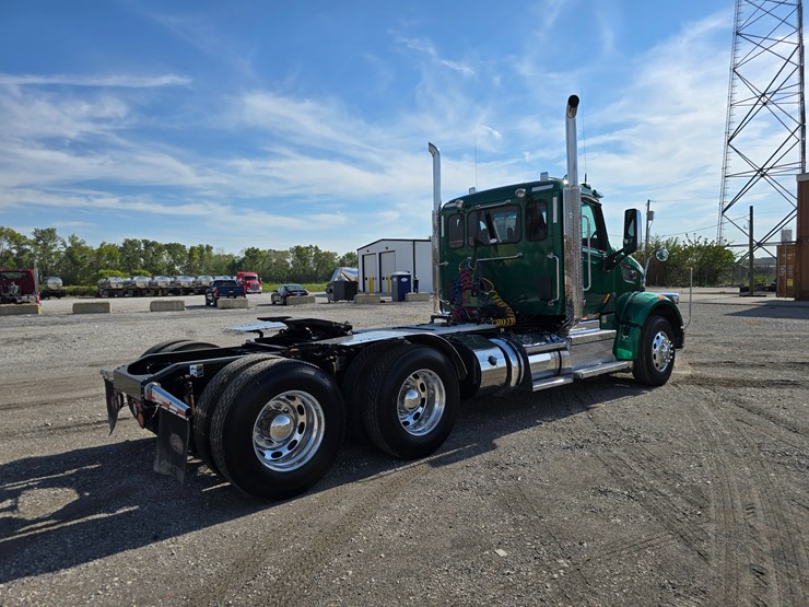 2019-peterbilt-567-image-28