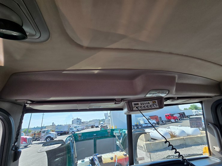 2014-peterbilt-388-image-121