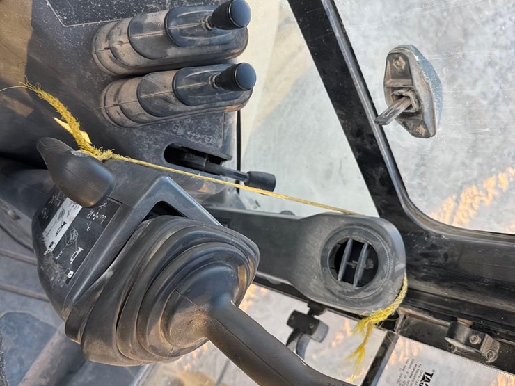 2018-caterpillar-420f2-it-image-30