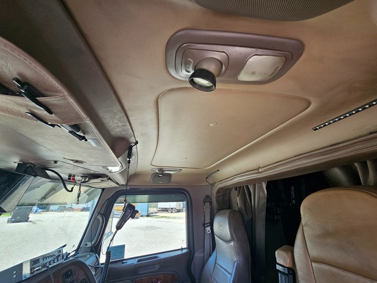 2010-peterbilt-389-image-65