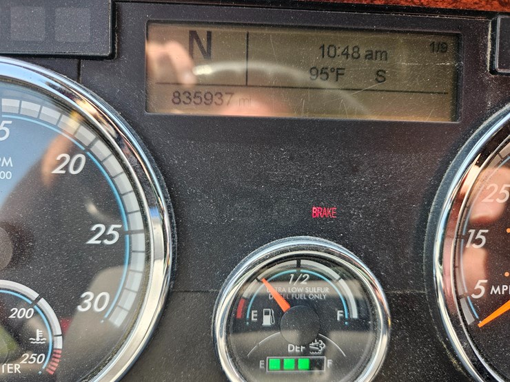 2016-freightliner-cascadia-125-image-67