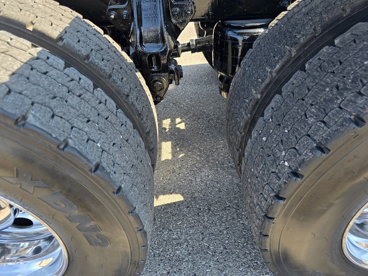 2014-peterbilt-388-image-130